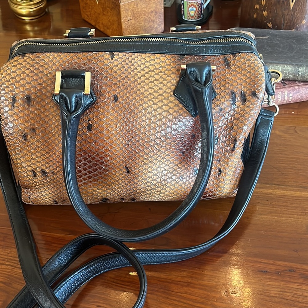 Kelly Wynne Authentic Snakeskin Purse - Picture 7 of 14